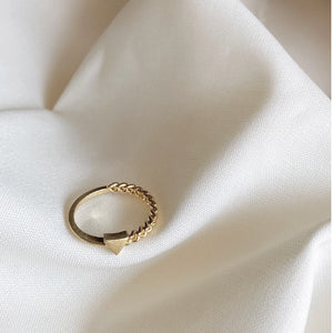 Classic Triangle Ring